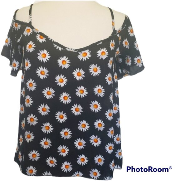 About a Girl Cold Shoulder Black Daisy Top - S - Picture 6 of 10